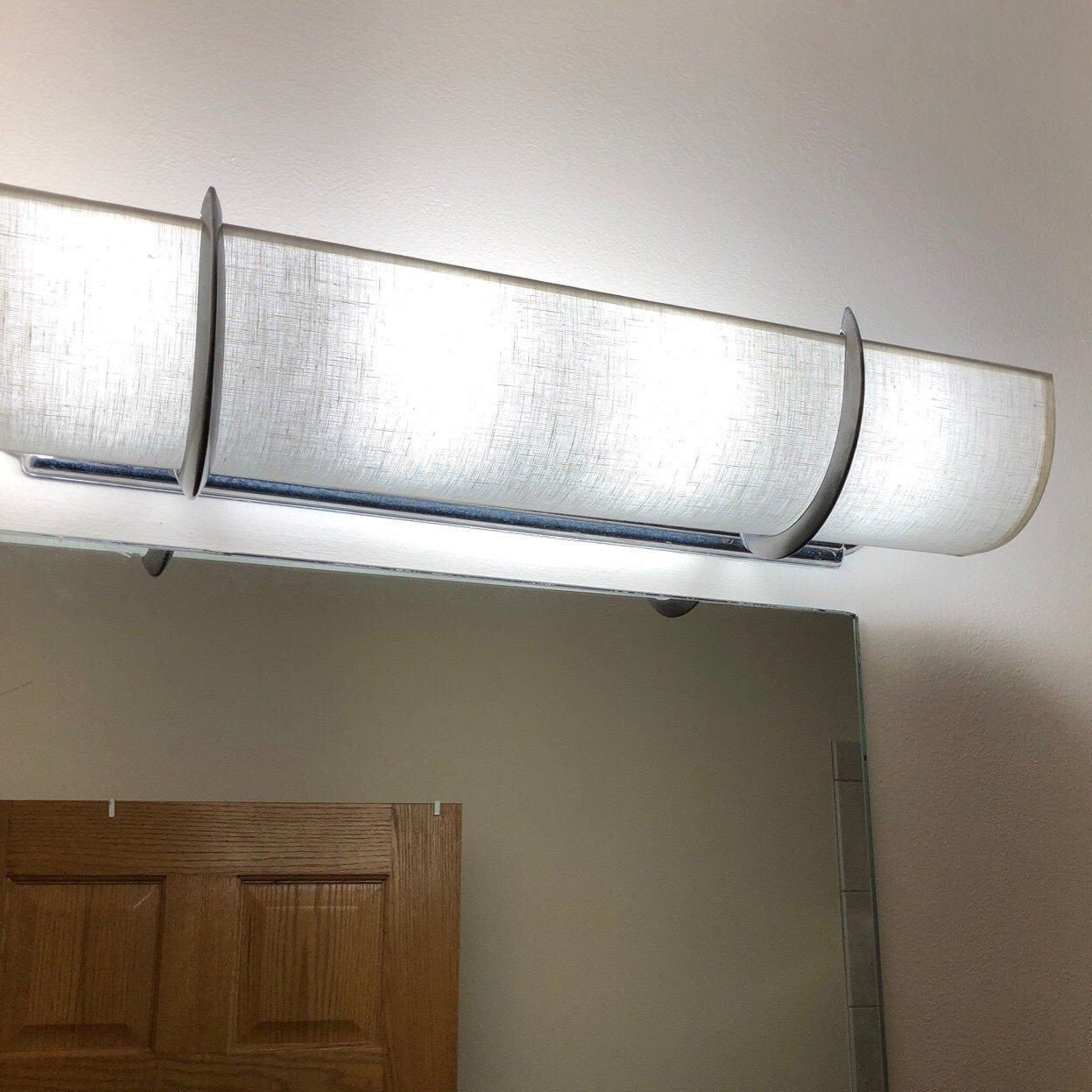 This is a description of the linen shade showing texture upclose and benefits of EzLightWraps - easy to install, handmade and lightweight. Each shade comes with their own brackets.